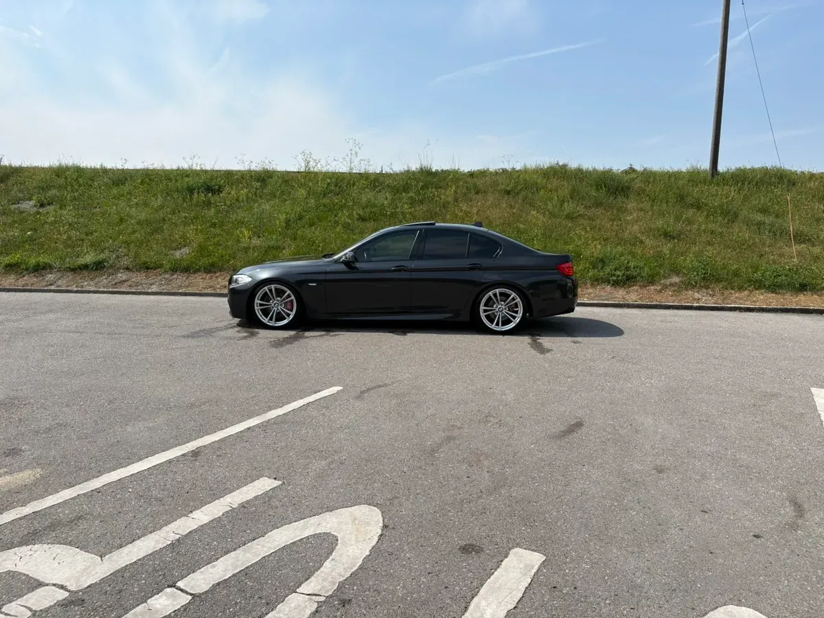 BMW 5 Series 2013 photo 2
