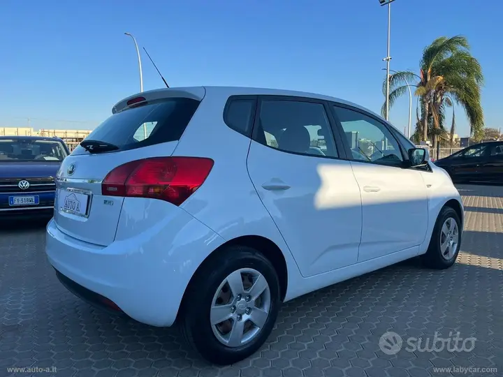 Kia Venga 2015 photo 4