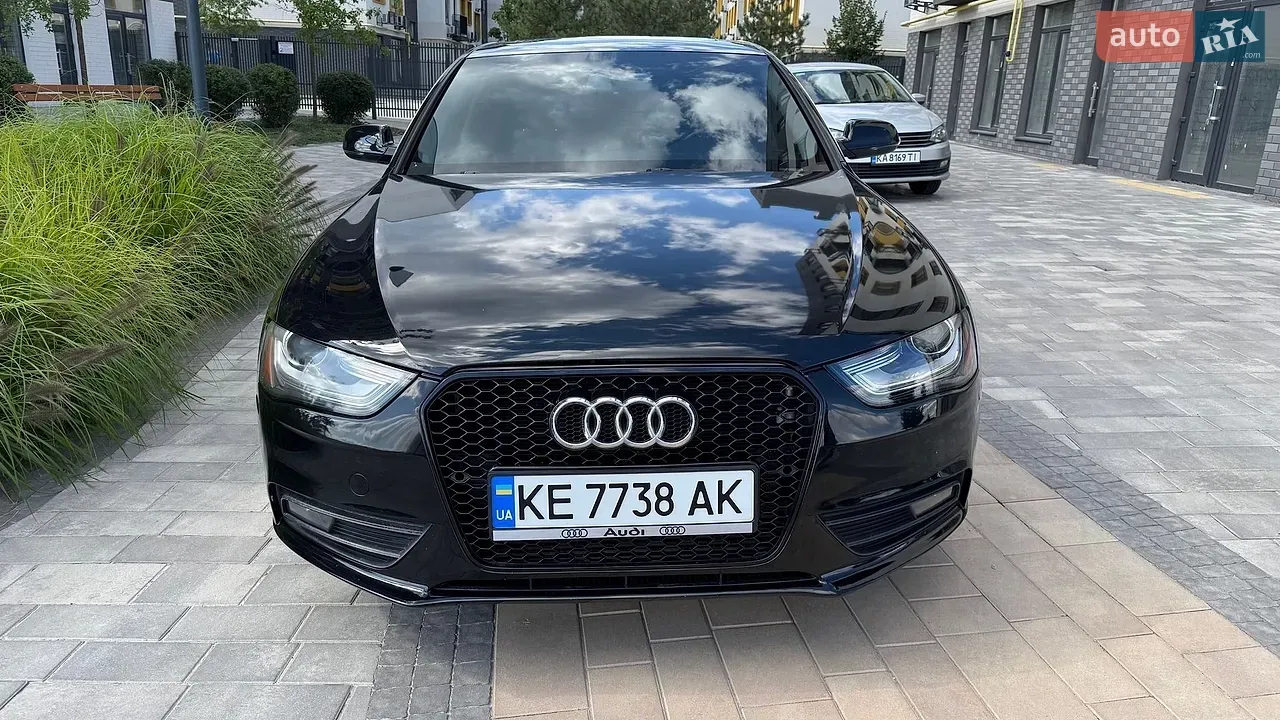 Audi A4 2012 photo 2