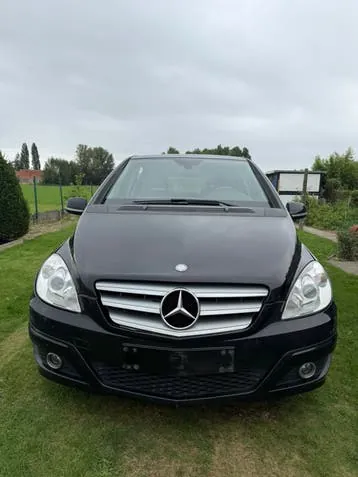 Mercedes-Benz B180