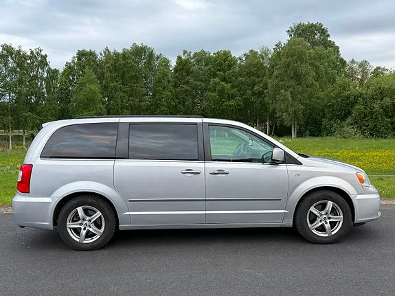 Lancia Voyager 2012 photo 3