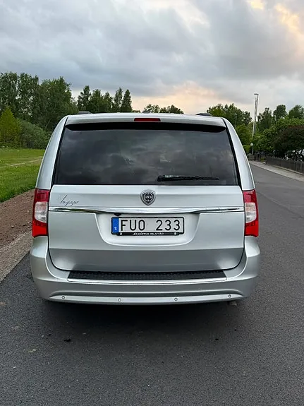 Lancia Voyager 2012 photo 4
