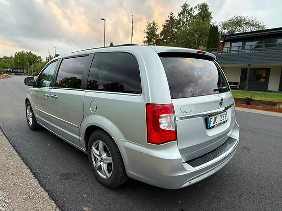 Lancia Voyager 2012 photo 5