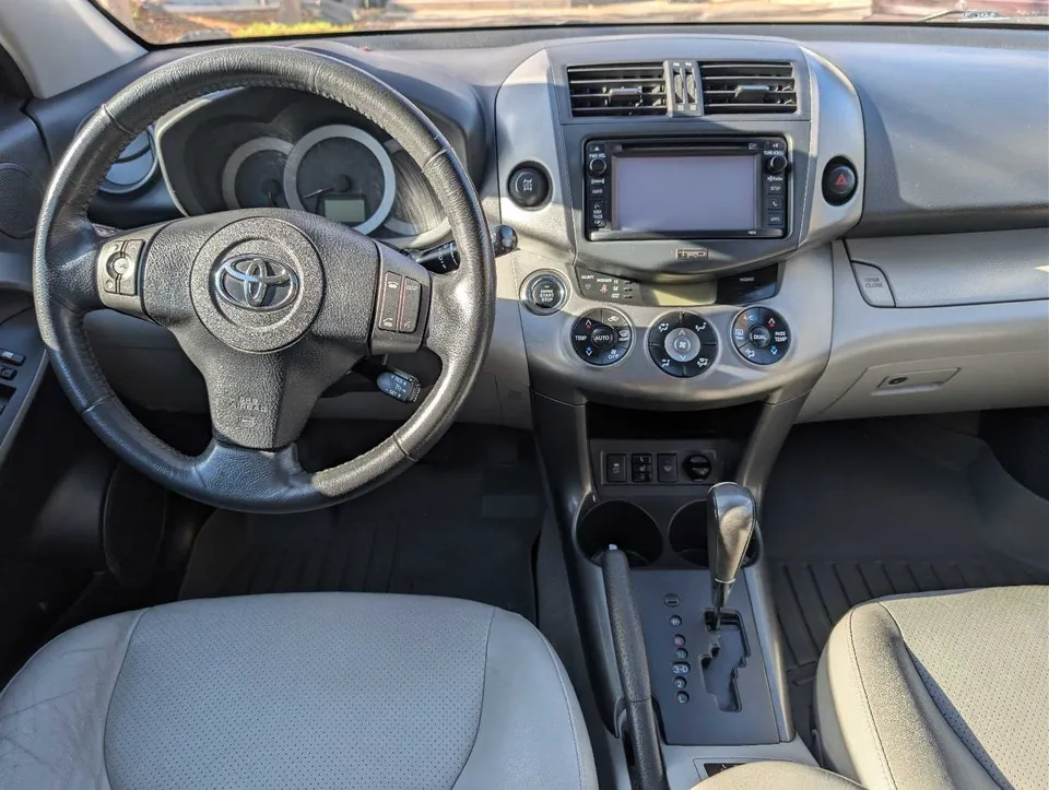 Toyota Rav4 2012 photo 2