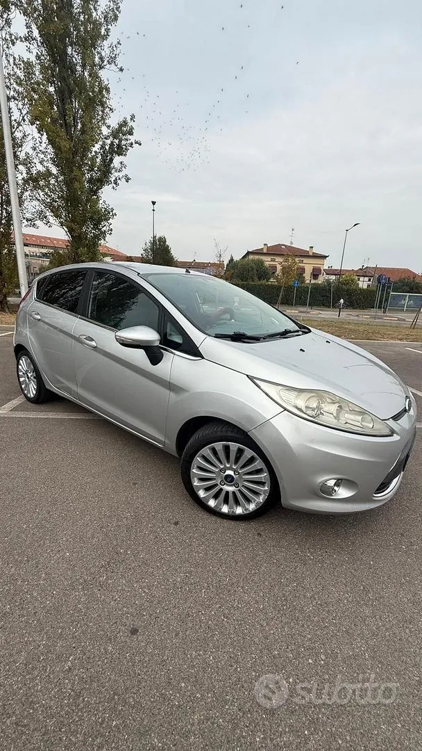 Ford Fiesta 2009 photo 2