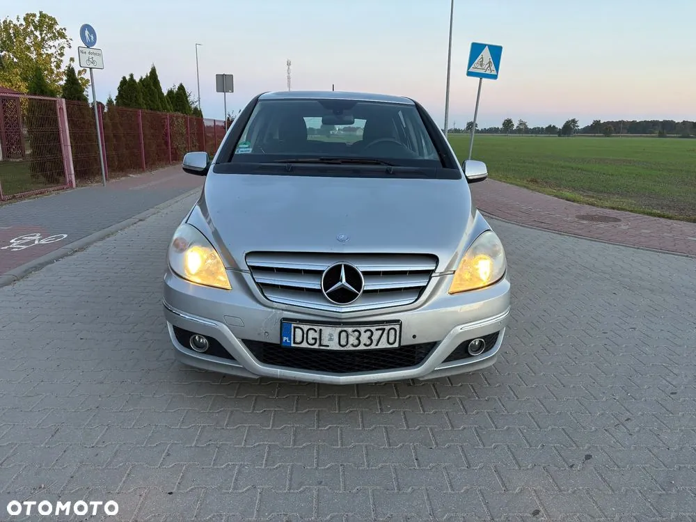 Mercedes-Benz B-Class 2009 photo 2