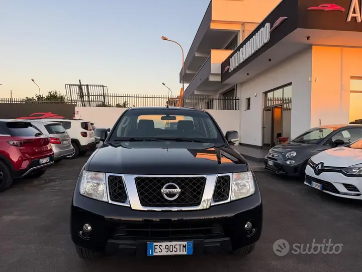 Nissan Navara 2013 photo 2