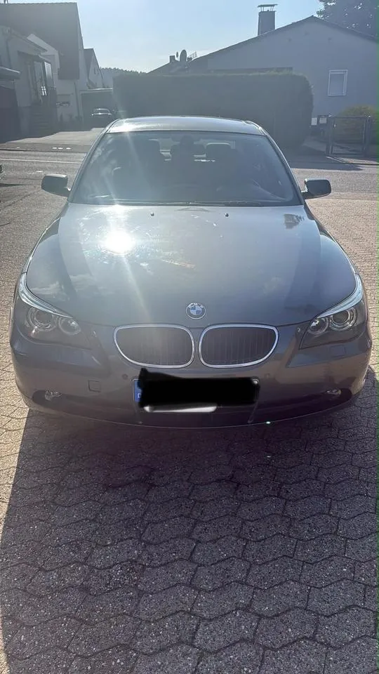 BMW 520I