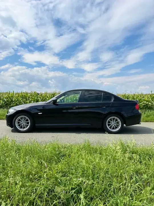 BMW 3 Series 2011 photo 3