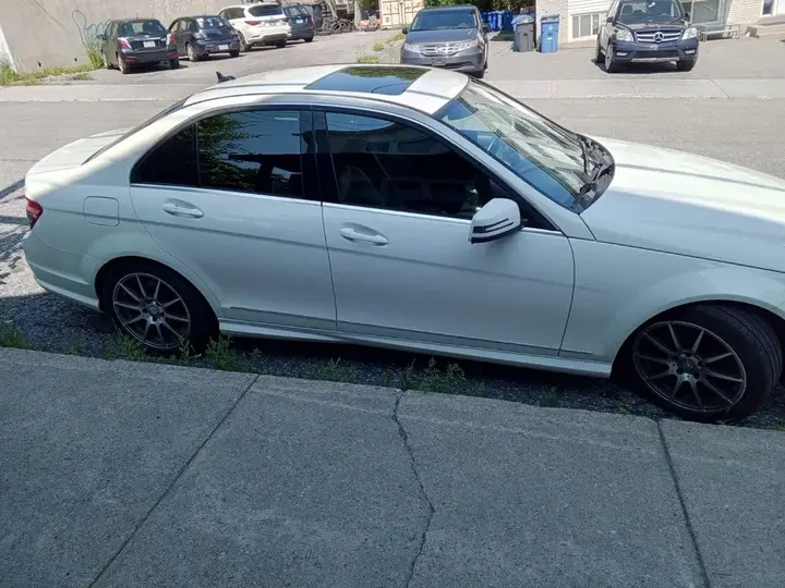 Mercedes-Benz C-Class 2010 photo 2