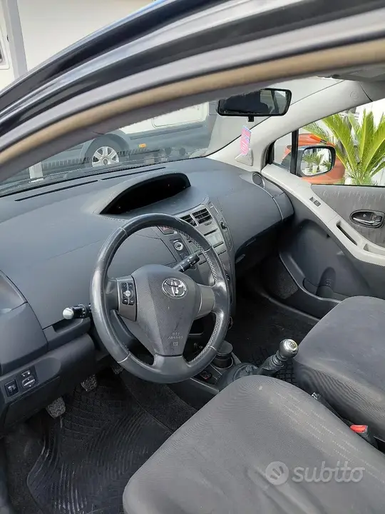 Toyota Yaris 2009 photo 2