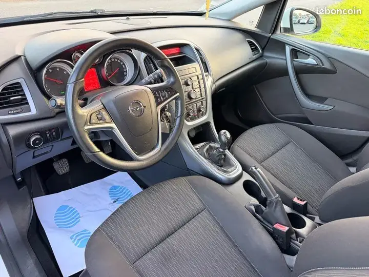 Opel Astra 2015 photo 4