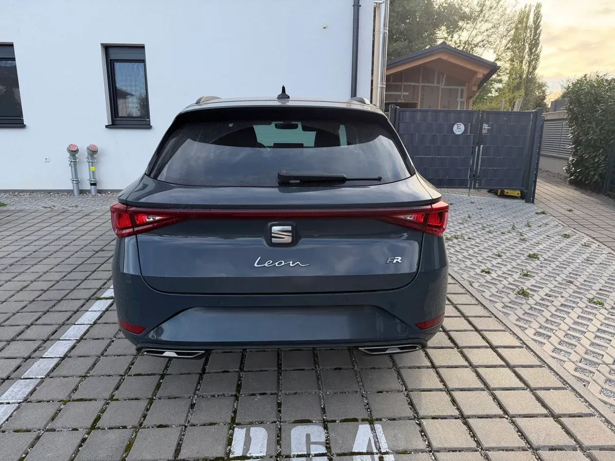 Seat Leon 2025 photo 2