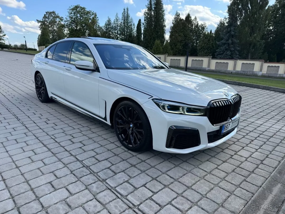 BMW 750I 2022 photo 3