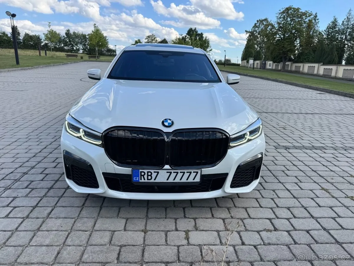 BMW 750I 2022 photo 2