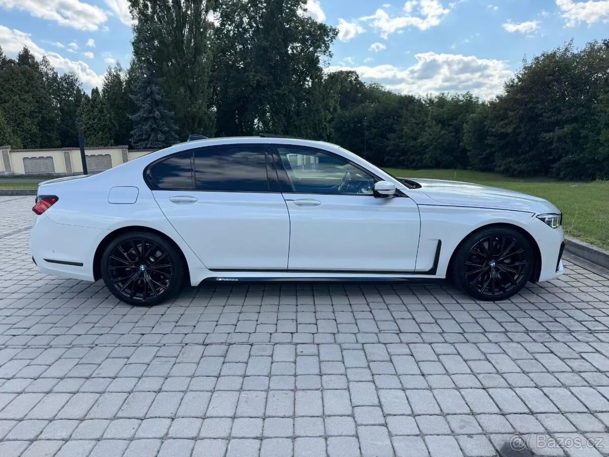 BMW 750I 2022 photo 4