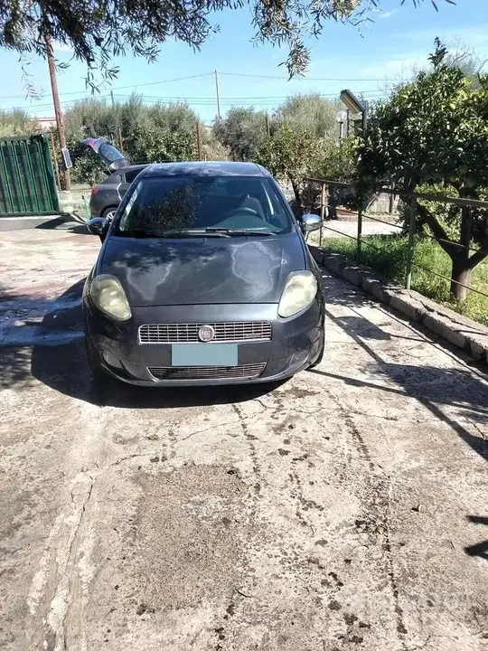 Fiat Grande Punto 2009 photo 2