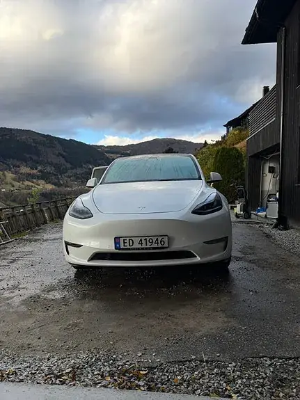 Tesla Model Y 2021 photo 2