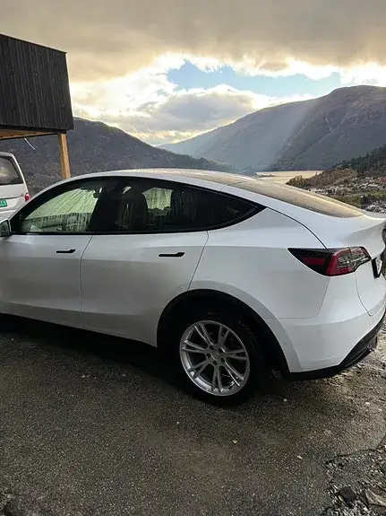 Tesla Model Y 2021 photo 4