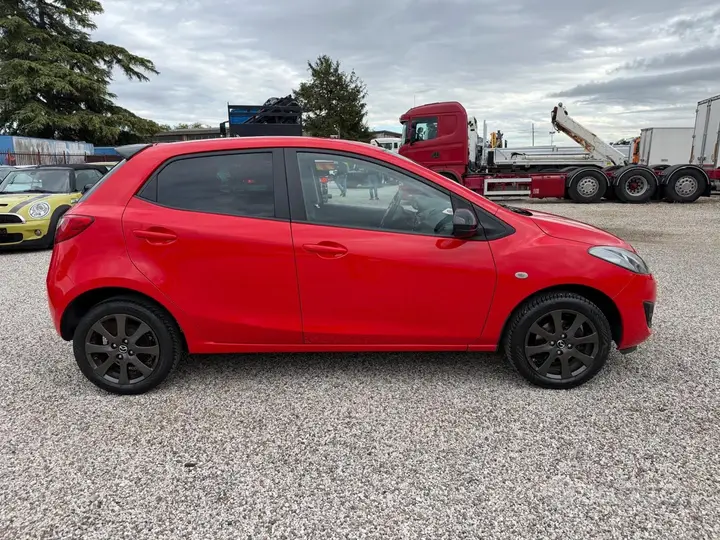 Mazda 2 2014 photo 5
