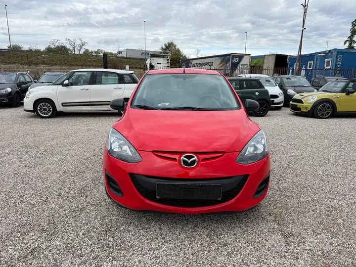Mazda 2 2014 photo 3