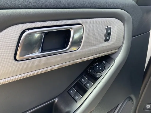 Ford Explorer 2026 photo 5