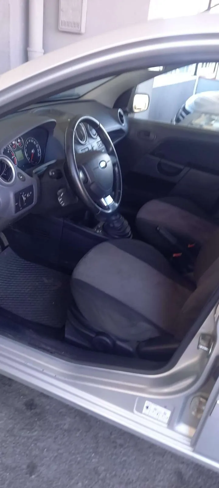 Ford Fiesta 2008 photo 2
