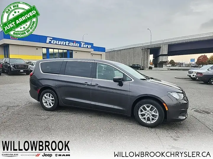 Chrysler Grand Caravan 2023 photo 5