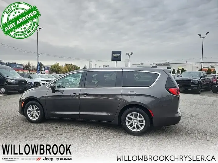 Chrysler Grand Caravan 2023 photo 4