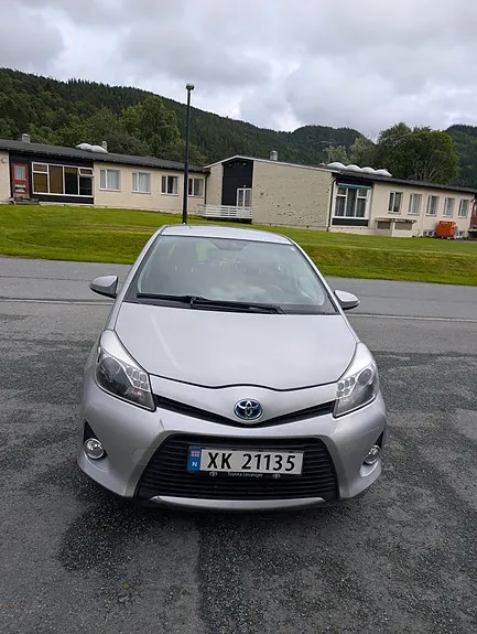 Toyota Yaris 2012 photo 2
