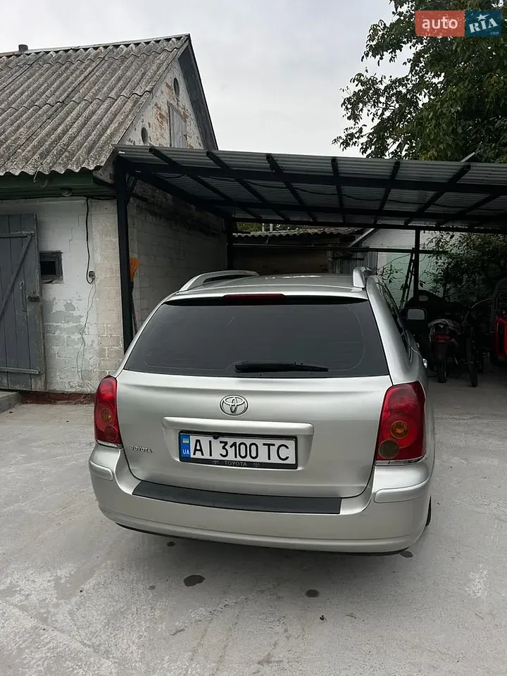 Toyota Avensis 2004 photo 2