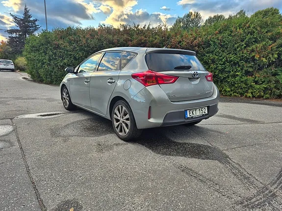 Toyota Auris 2014 photo 3
