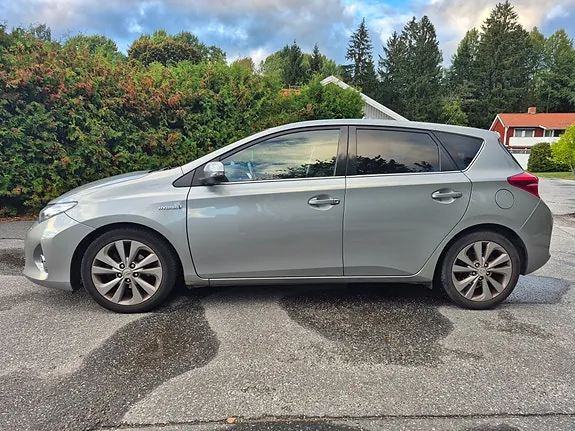 Toyota Auris 2014 photo 2