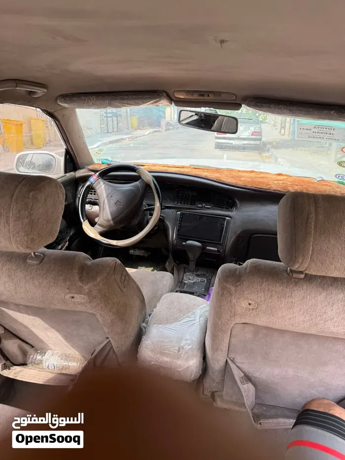 Toyota Crown 2000 photo 2