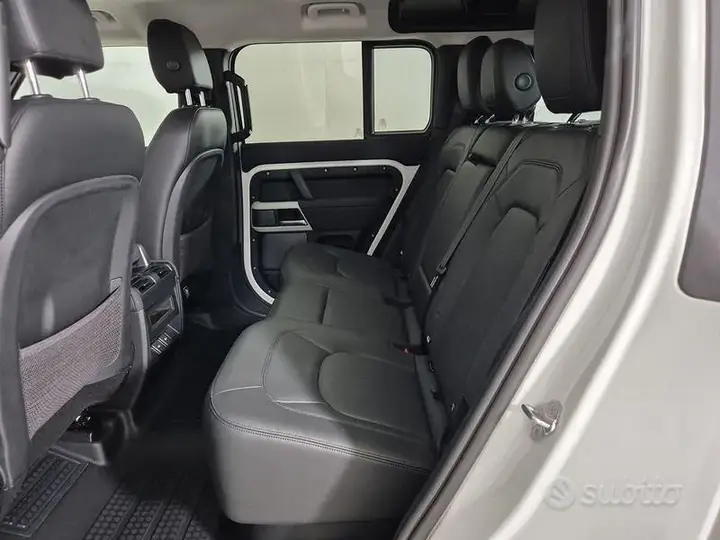 Land Rover Defender 2023 photo 5