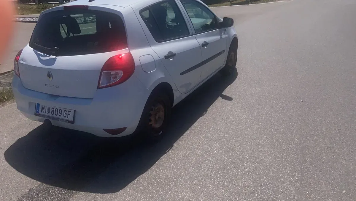 Renault Clio 2011 photo 2
