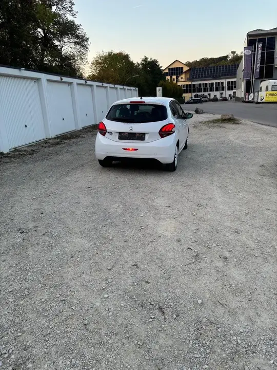 Peugeot 208 2017 photo 2