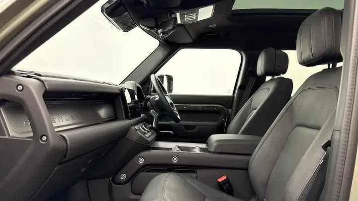 Land Rover Defender 110 2025 photo 3