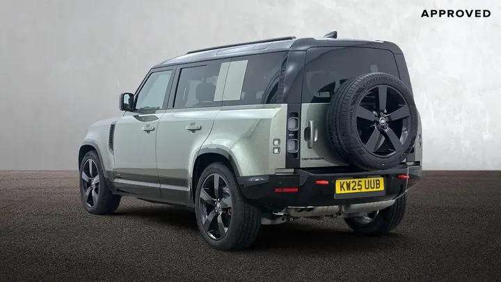 Land Rover Defender 110 2025 photo 2