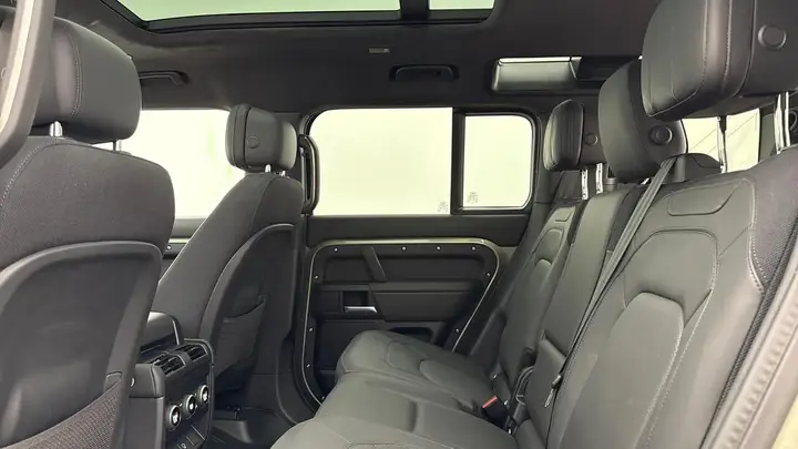 Land Rover Defender 110 2025 photo 4