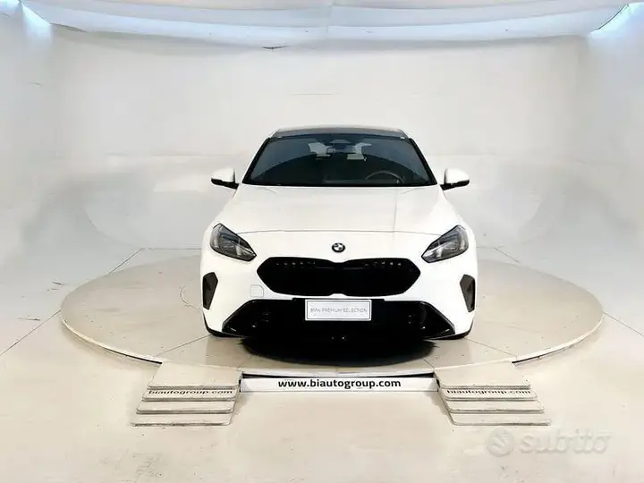 BMW 1 Series 2025 photo 3