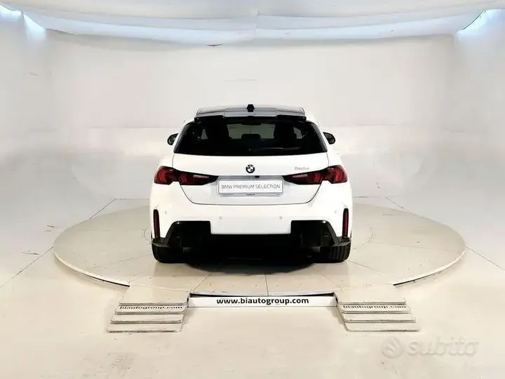BMW 1 Series 2025 photo 4