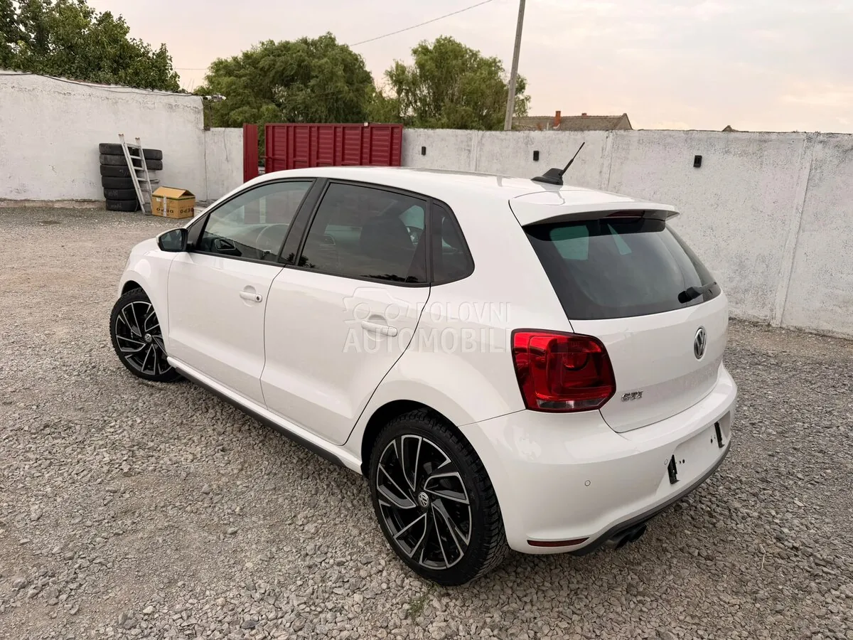 Volkswagen Polo 2012 photo 4