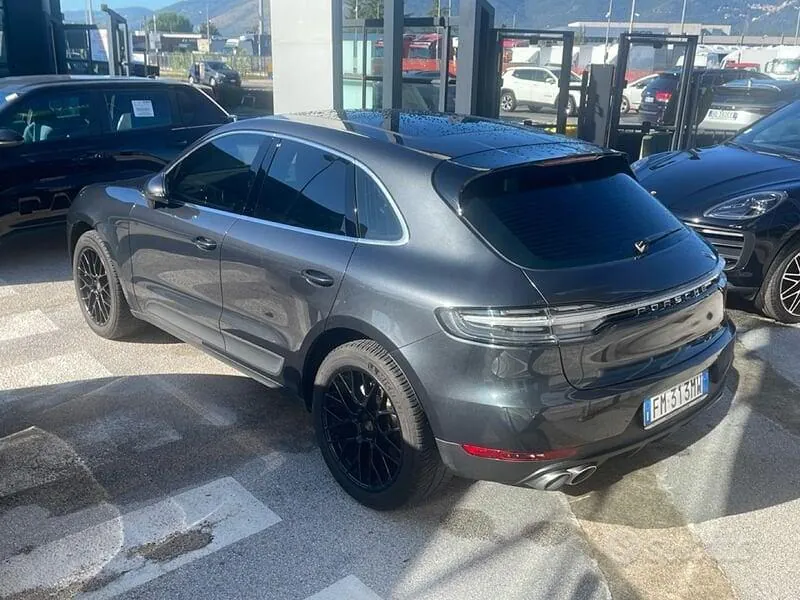 Porsche Macan 2018 photo 2