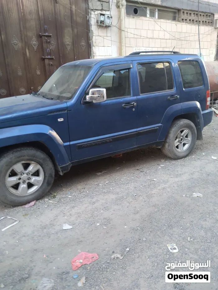 Jeep Cherokee 2010 photo 4