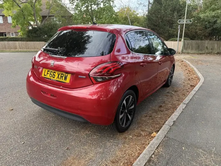 Peugeot 208 2016 photo 5
