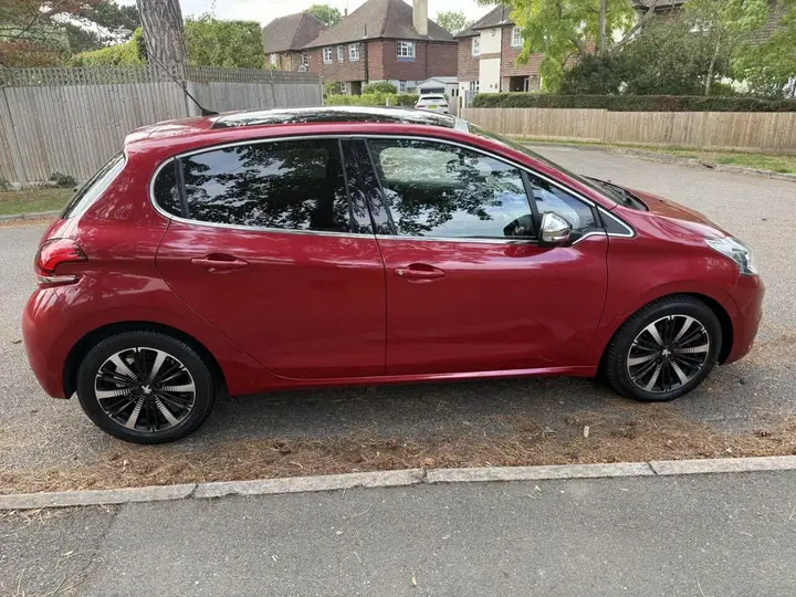 Peugeot 208 2016 photo 4