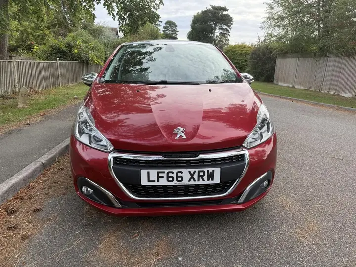 Peugeot 208 2016 photo 2