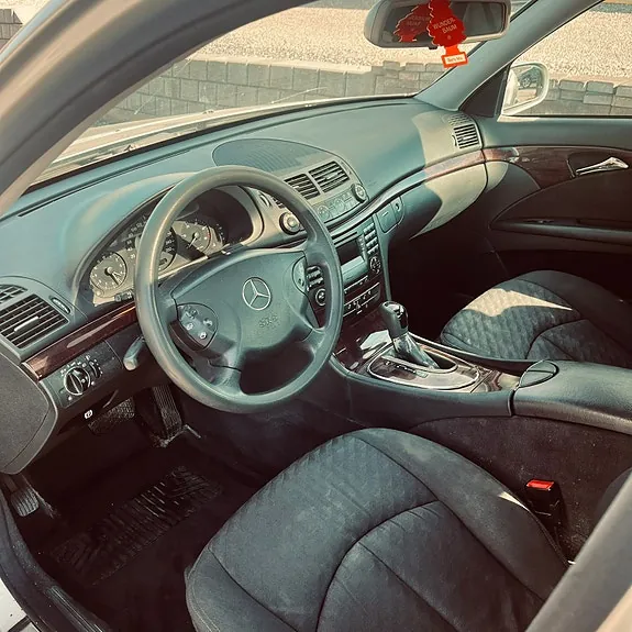 Mercedes-Benz E200 2005 photo 2