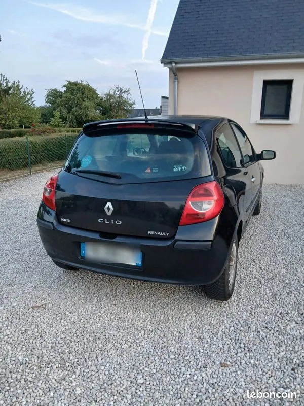 Renault Clio 2007 photo 3